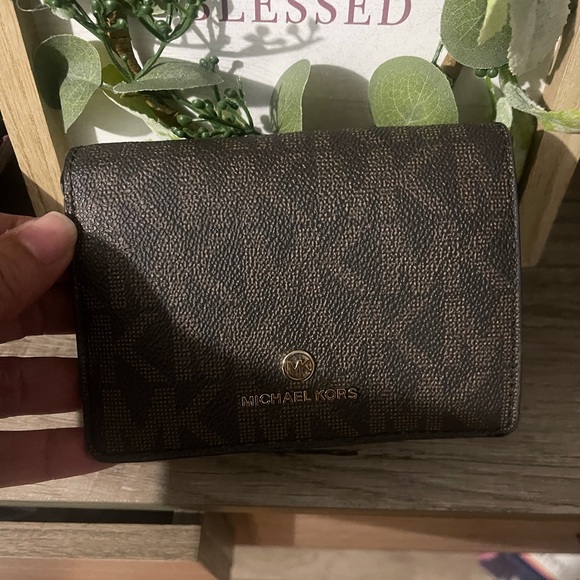 Michael Kors Brown Wallet
Good condition - Picture 1 of 9